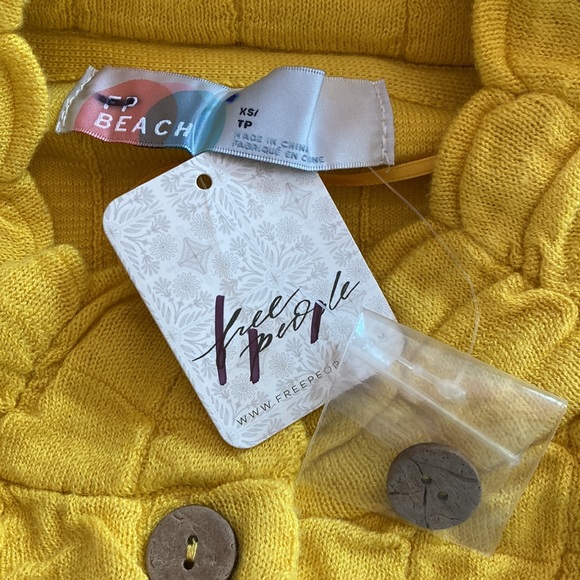 Free People Beach golden yellow sweater. Size XS/ T/P - Picture 8 of 12